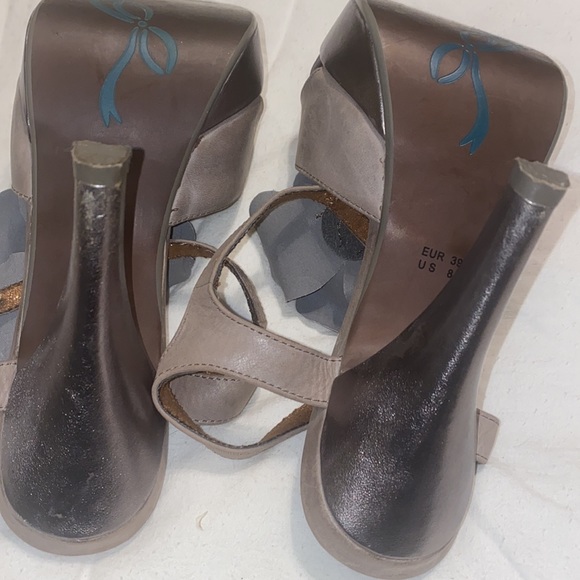 Poetic Licence - Picture 4 of 5